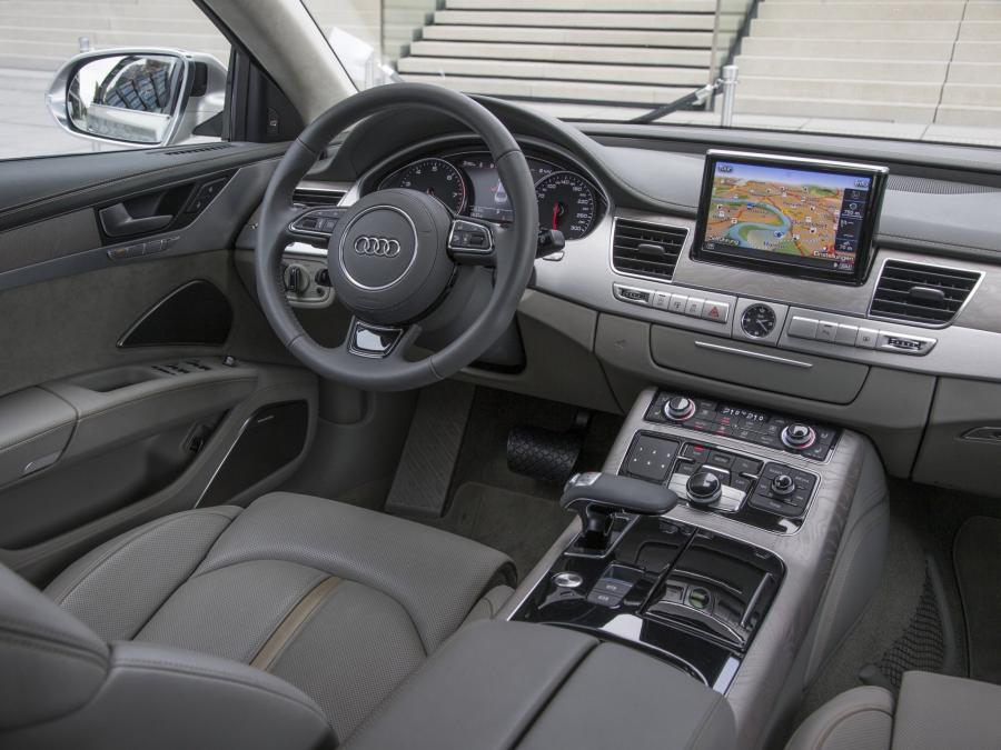 Торпедо Audi A8L W12 Quattro (D4) 2013 года  (WW) (фото 15 из 24)